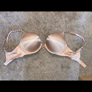 Victoria’s Secret bombshell plunge bra